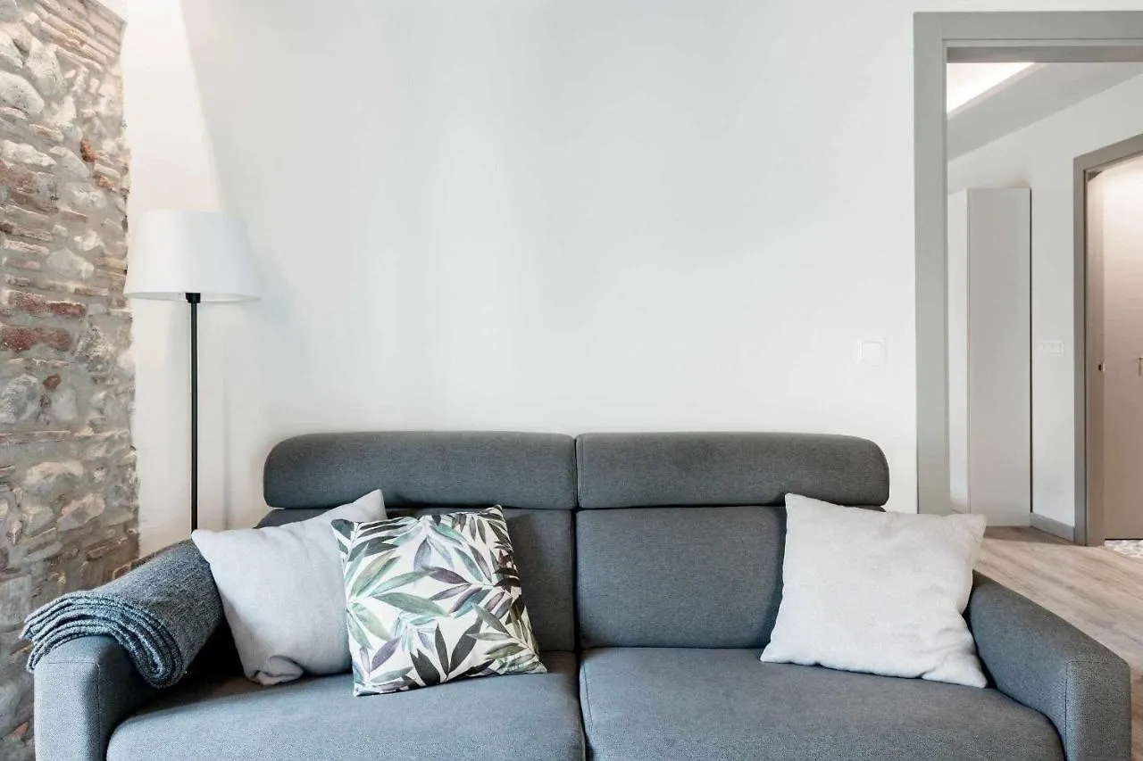 Revitalized Apartment In Historical Building Girona